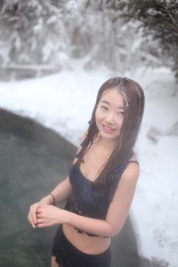 长白山｜-30℃，美女穿着比基尼，泡温泉