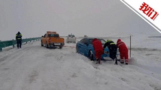 【头条】青海多地遭遇强风降雪，数百车辆滞留，交警部门全力清雪